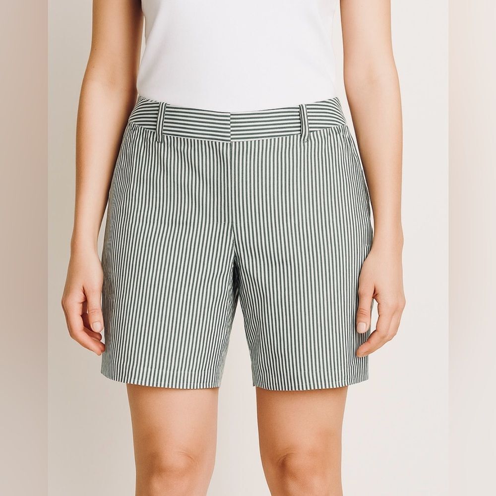 Talbots Perfect Shorts Womens 14P Petite Gray Stripe Mid Rise Pockets Stretch 9"